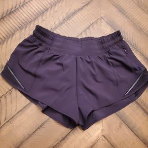 Lululemon Hotty Hot Short II size 6 New